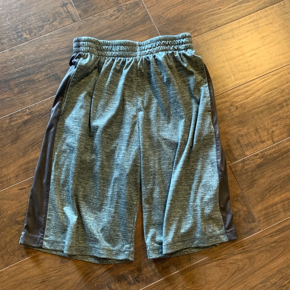 Spalding Basketball Shorts Youth Size L (14/16) Gray and Black Athletic Shorts